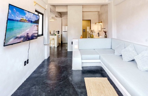 Santa María Apartamento | A/C in Bed | Pool Access | Cleaned Daily | 55"Inch S/TV