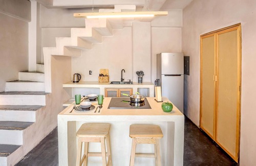 Santa María Apartamento | A/C in Bed | Pool Access | Cleaned Daily | 55"Inch S/TV
