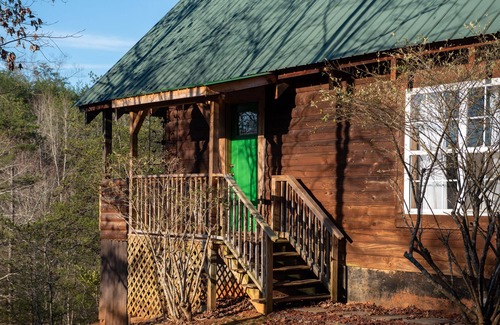 Mill Spring Cabina | Una cabaña en un lugar privado pero cerca de las actividades.