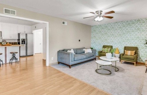 Santa Clarita Casa | A calm, sunny, happy, amazingly design green oasis