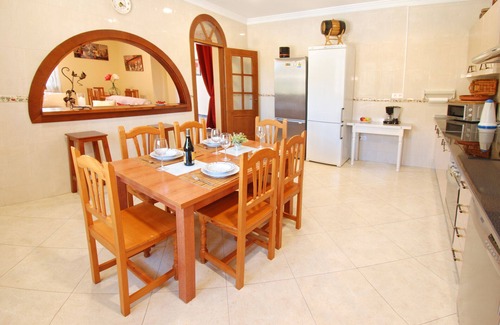 Comares Villa | Un refugio cautivador con piscina para unas vacaciones en grupo excepcionales.