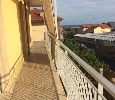 Ceriale Apartamento | A Casa di Nonna Luciana - Trilocale con Giardino