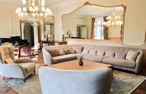 Sorgues Otro | A castle just for you