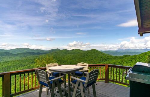 Old Fort Casa | A Celestial Chalet Pets, Hot Tub & Mountain View