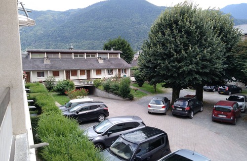 Bagneres-de-Luchon Apartamento | Un espíritu de chalet en el corazón de la ciudad.