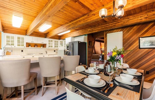 Dundee Cabina | A chalet-style cabin set atop the Red Hills of Dundee in The Willamette Valley