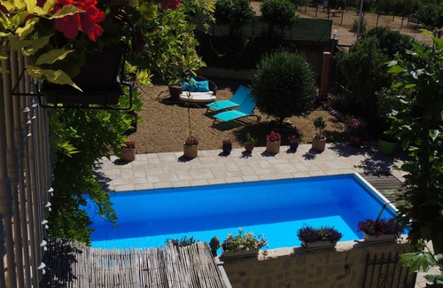 Neffies Casa | Una casa de piedra de carácter con piscina privada climatizada.