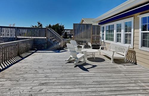 Topsail Beach Casa | A Charm of Finches