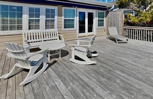 Topsail Beach Casa | A Charm of Finches