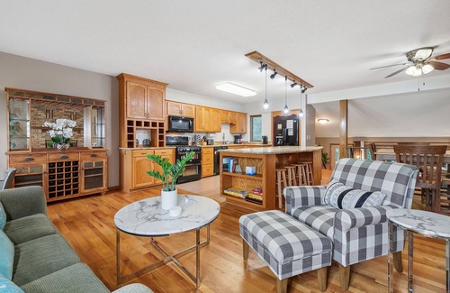 Lake Elmo Casa | A charming 3-bedroom home, in a peaceful rural location setting