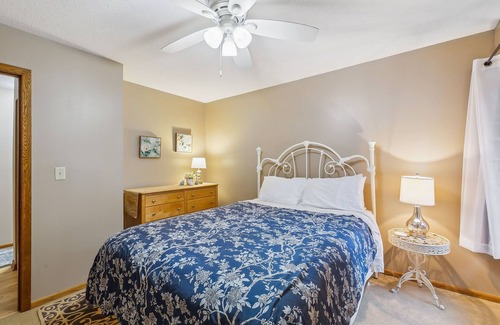 Lake Elmo Casa | A charming 3-bedroom home, in a peaceful rural location setting