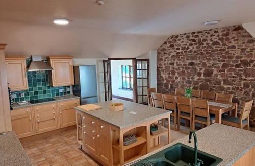 Fiddington Cabaña | A charming 4 bedroom cottage with plenty of space to relax.