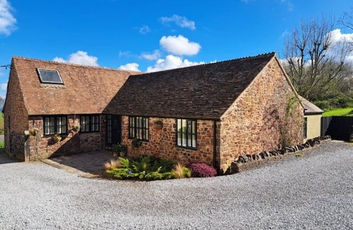 Fiddington Cabaña | A charming 4 bedroom cottage with plenty of space to relax.