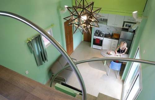 Florida Casa | Un encantador apartamento-loft en la casa del escultor con vista de ferrocarril.