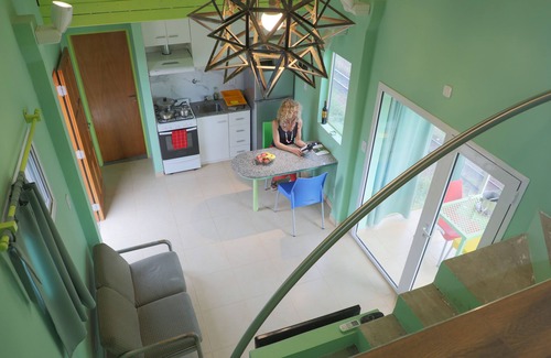 Florida Casa | Un encantador apartamento-loft en la casa del escultor con vista de ferrocarril.
