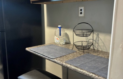 East Flatbush Apartamento | A charming comfy apartment with bright lights and lots of sunlight.