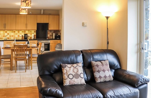 Cwmtirmynach Cabaña | A charming cottage near Bala, offering private access to scenic farm walks.