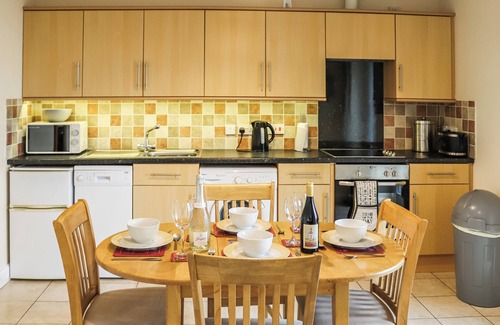 Cwmtirmynach Cabaña | A charming cottage near Bala, offering private access to scenic farm walks.