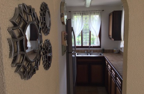 Arenal Casa | Una casa encantadora rodeada de hermosa naturaleza. Acogedor, limpio y totalmente equipado.
