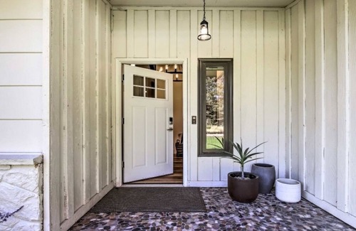 Missoula Casa | A charming riverfront 3-bedroom house bordering the Clark Fork River.
