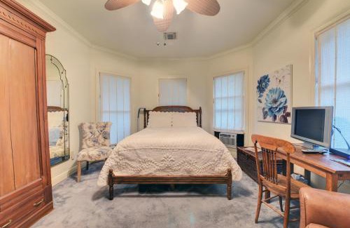 Raceland Cama Y Desayuno | A Chateau on the Bayou Bed & Breakfast