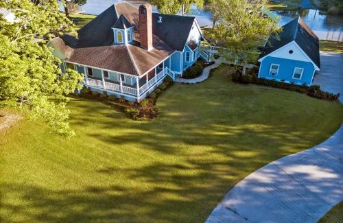 Raceland Cama Y Desayuno | A Chateau on the Bayou Bed & Breakfast