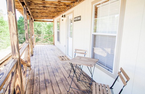 Driftwood Cabina | Una Chic Shack - Las cabinas en Onion Creek