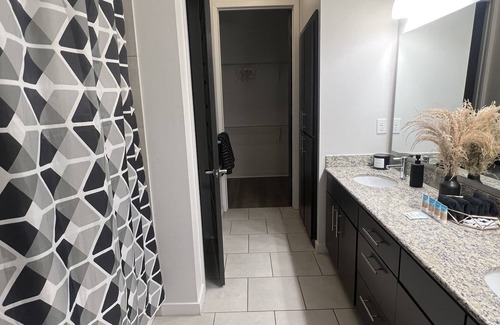 Warner Center Apartamento | A-Class Luxury 2 Bedrooms Apt in Woodland Hills CA