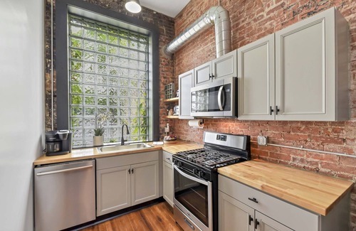 Kamm's Corners Apartamento | A Cleveland Modern and Historic Apartment