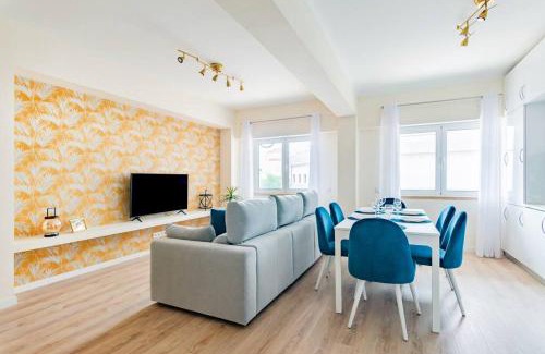 Paco De Arcos Apartamento | A Coastal Retreat in Oeiras