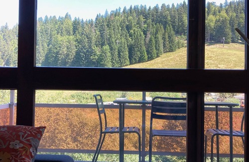 Lamoura Apartamento | A Cocoon in the Hearth of French-Jura