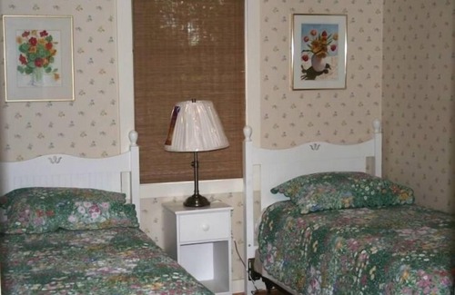 Bass Harbor Cabaña | Una cabaña cómoda y bien amueblada lejos de casa