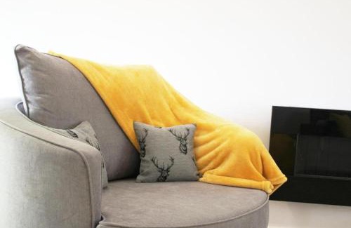 Cambridge Casa | A Comfortable Nest for Contractors or Families - sleeps 8