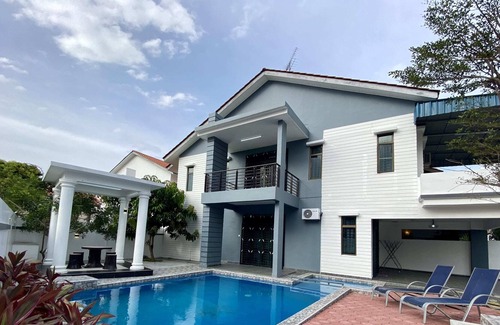 Tebrau Casa | A Comfy & Cozy 4BR Home with Private Pool