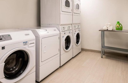 Boerum Hill Casa | A Contemporary Downtown Brooklyn room near Barclays Center
