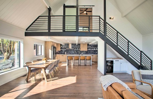 Twin Lakes Casa | A Contemporary Dream: Lakefront Rathdrum Oasis!