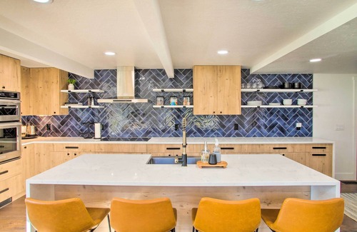 Twin Lakes Casa | A Contemporary Dream: Lakefront Rathdrum Oasis!