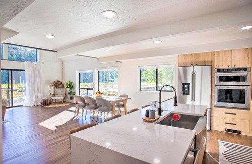 Twin Lakes Casa | A Contemporary Dream: Lakefront Rathdrum Oasis!