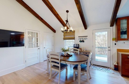 Gainesville Casa | A COOL CHANGE TOO - Home on Lake Lanier with a dock