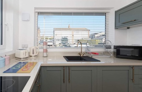 Ogden Casa | A cosy but modern bungalow with large secured & private garden.