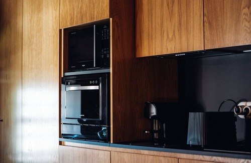 Sortelha Apartamento | a cosy contemporary one-bedroom studio unit with 31 m2