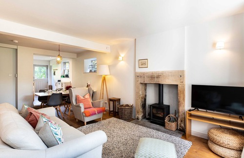 Calver Cabaña | A cosy country cottage in the village of Curbar with amazing views of Curbar Edge