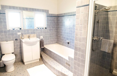 Robertson Otro | Laurel View Farm Stay