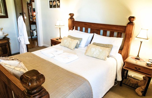 Robertson Otro | Laurel View Farm Stay
