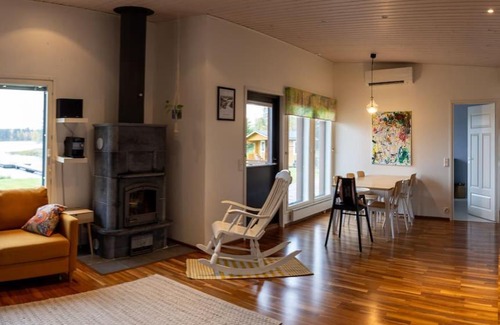 Rovaniemi Casa | A cosy house by the lake, Perfect for families and couples