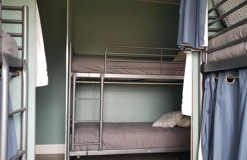 Graham Otro | A country hostel with safe affordable beds in dorm style bedrooms