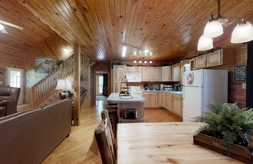 Wears Valley Cabina | A Cowpoke's Dream 3 Bedroom Cabin by RedAwning