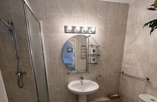 Sunset Crest Condominio | A Cozy 1 bedroom 1 bathroom Rental Within 5 Minutes Walk to Beach & Shopping