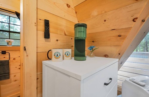 Oxford Cabina | A Cozy A-Frame Escape with Hot Tub
