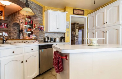 Trophy Club Casa | A cozy and comfortable retreat with a jacuzzi bathtub.
